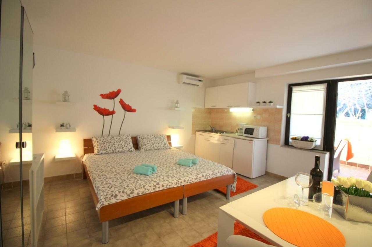 Apartments Sabina Poreč Eksteriør bilde