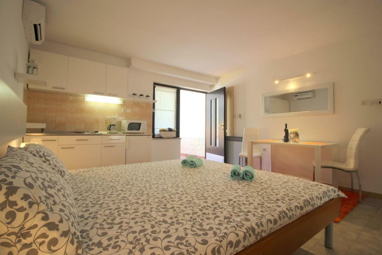 Apartments Sabina Poreč Eksteriør bilde